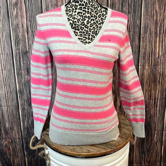 Tommy Hilfiger Sweater - Picture 1 of 8